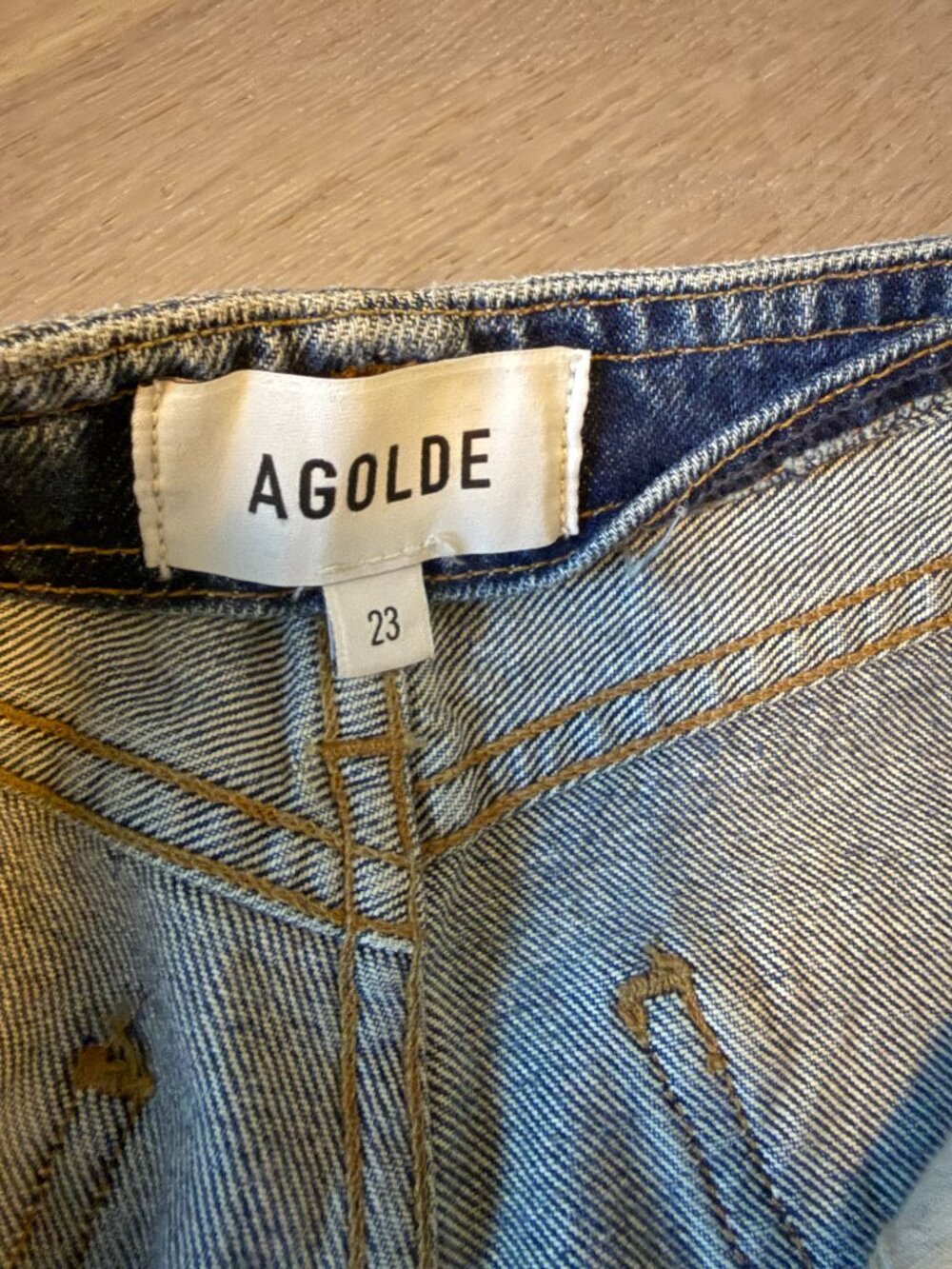 AGOLDE Lex Low-Rise Wide-Leg Jeans in faded medium-wash denim - Picture 6 of 9